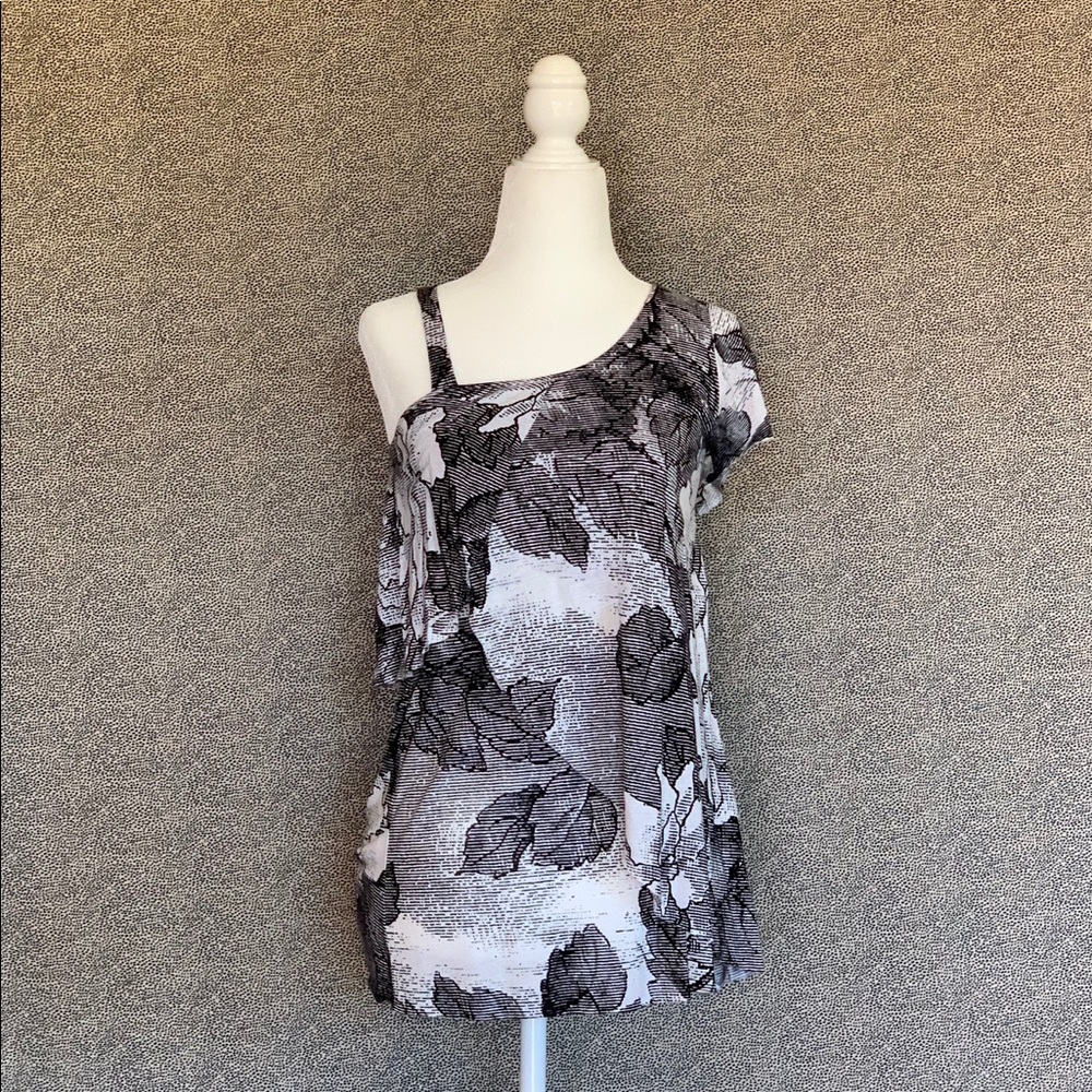 🖤 Asymmetrical Shoulder Top with B&W Print 🖤